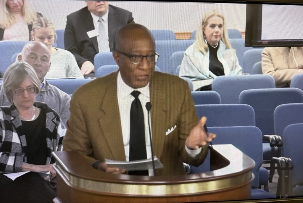 SCAC Director of Governmental Affairs Kent Lesesne testifies during a subcommittee meeting.